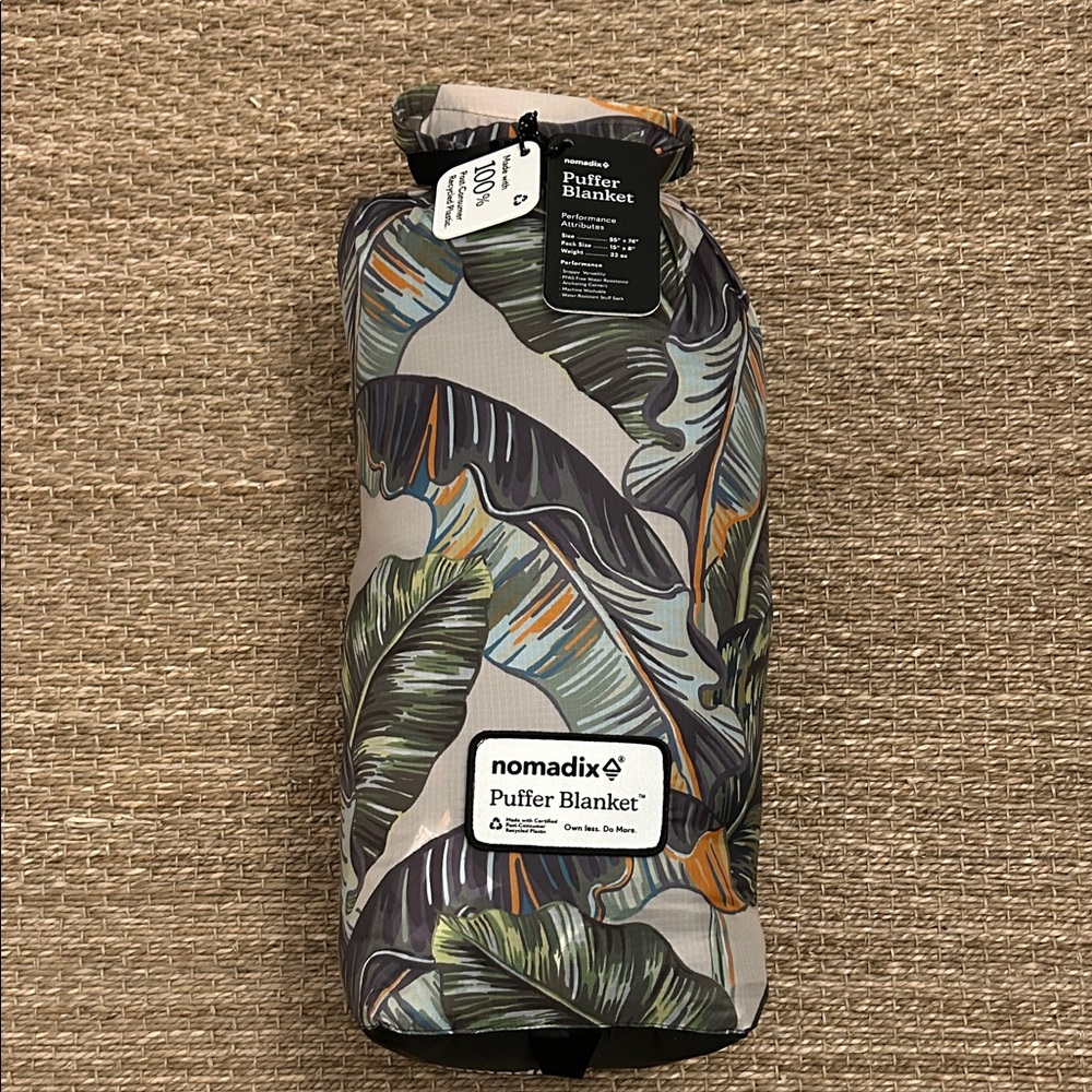 NWT Nomadix Puffer Blanket